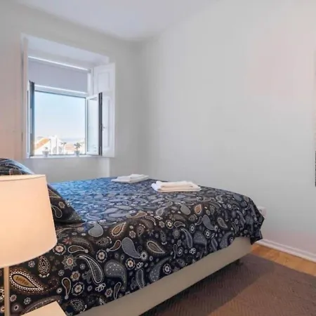 Graca With Terrace In Appartement *